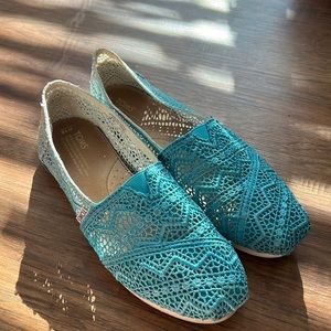 Toms Turquoise Ombré Crochet Slip-on Flats